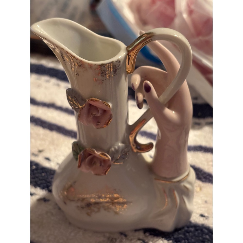 Vintage Porcelain Hand Holding Pitcher Bud Vase Pink Roses Gold Gilt Ceramic - Picture 8 of 9